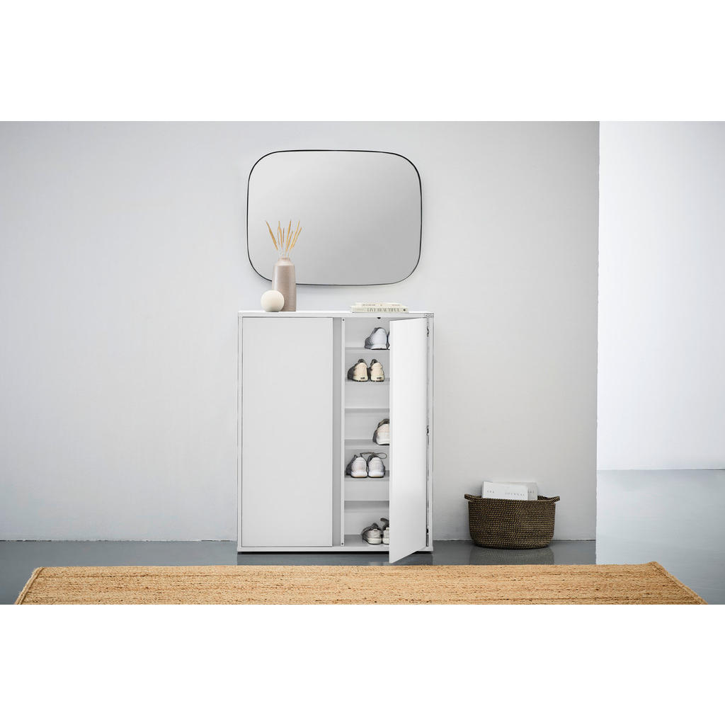 Alternative view of OMARA ZA ČEVLJE bela