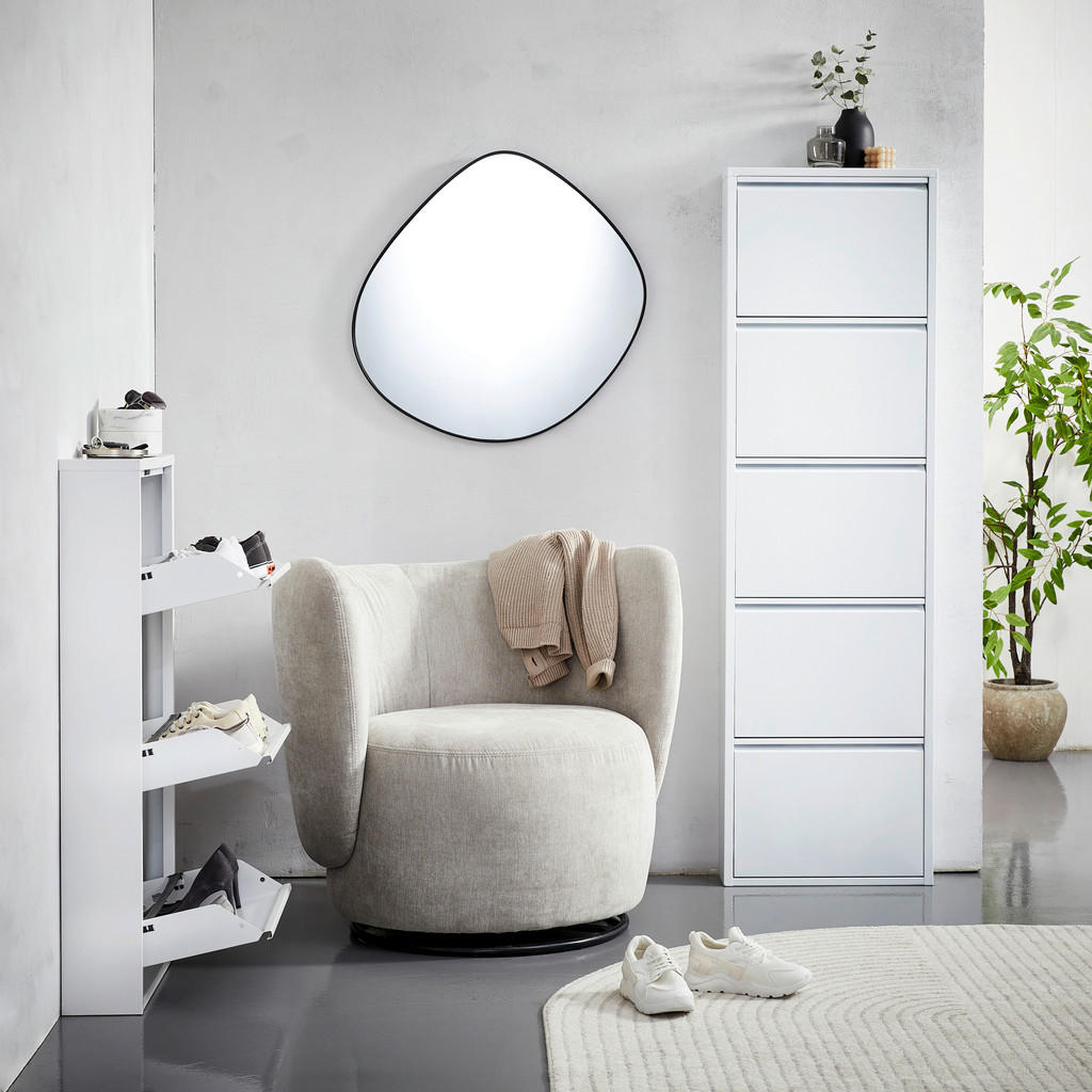 Alternative view of OMARA Z LOPUTAMI ZA ČEVLJE bela