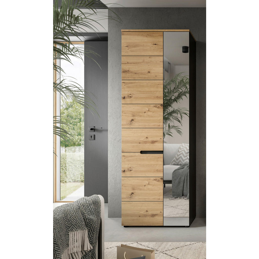 Alternative view of GARDEROBNA OMARA